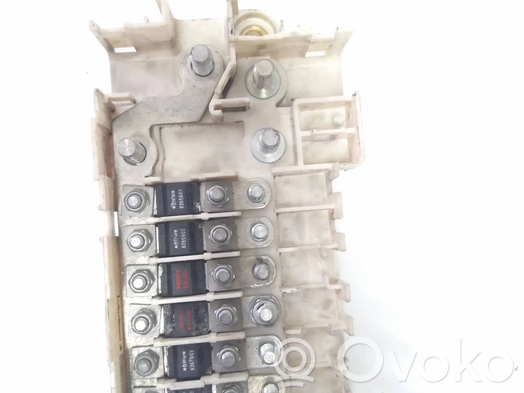 BMW 5 E39 Fuse module 