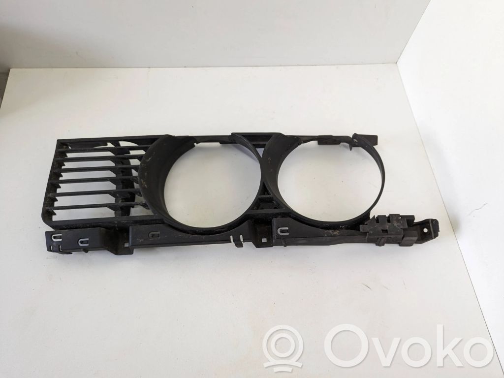 BMW 5 E34 Ajovalon valaisimen alalista 