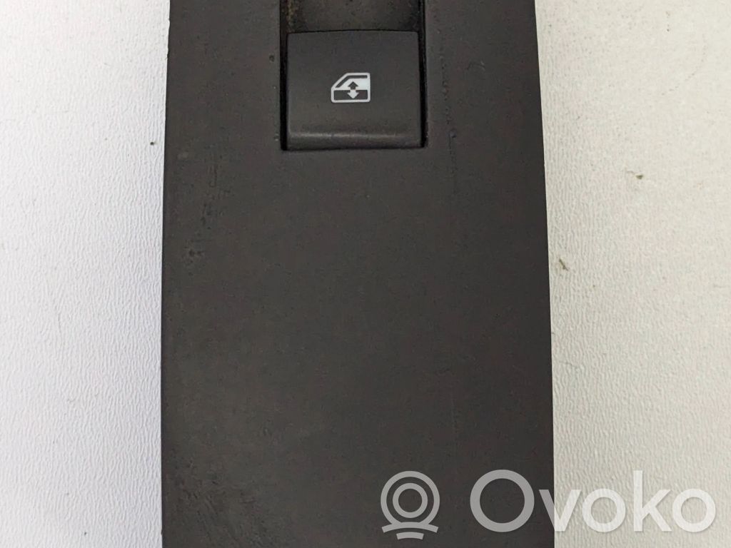 Opel Insignia A Electric window control switch 