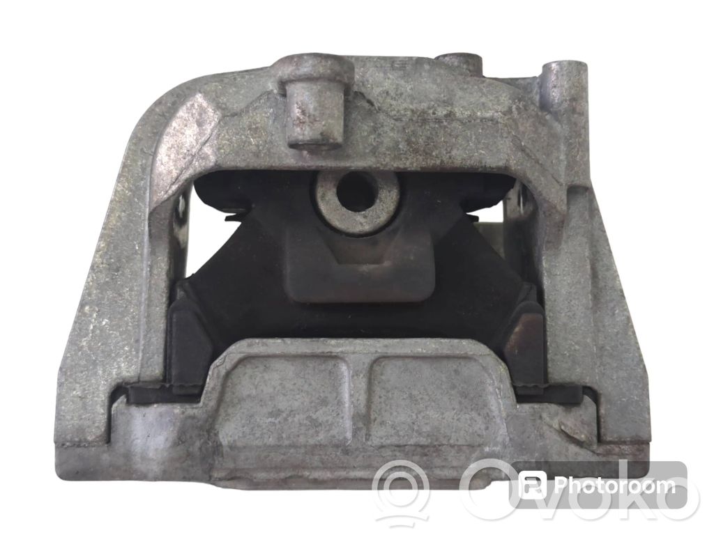 Volkswagen PASSAT B6 Engine mounting bracket 