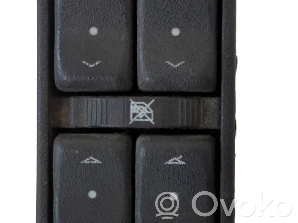 Opel Meriva A Electric window control switch 