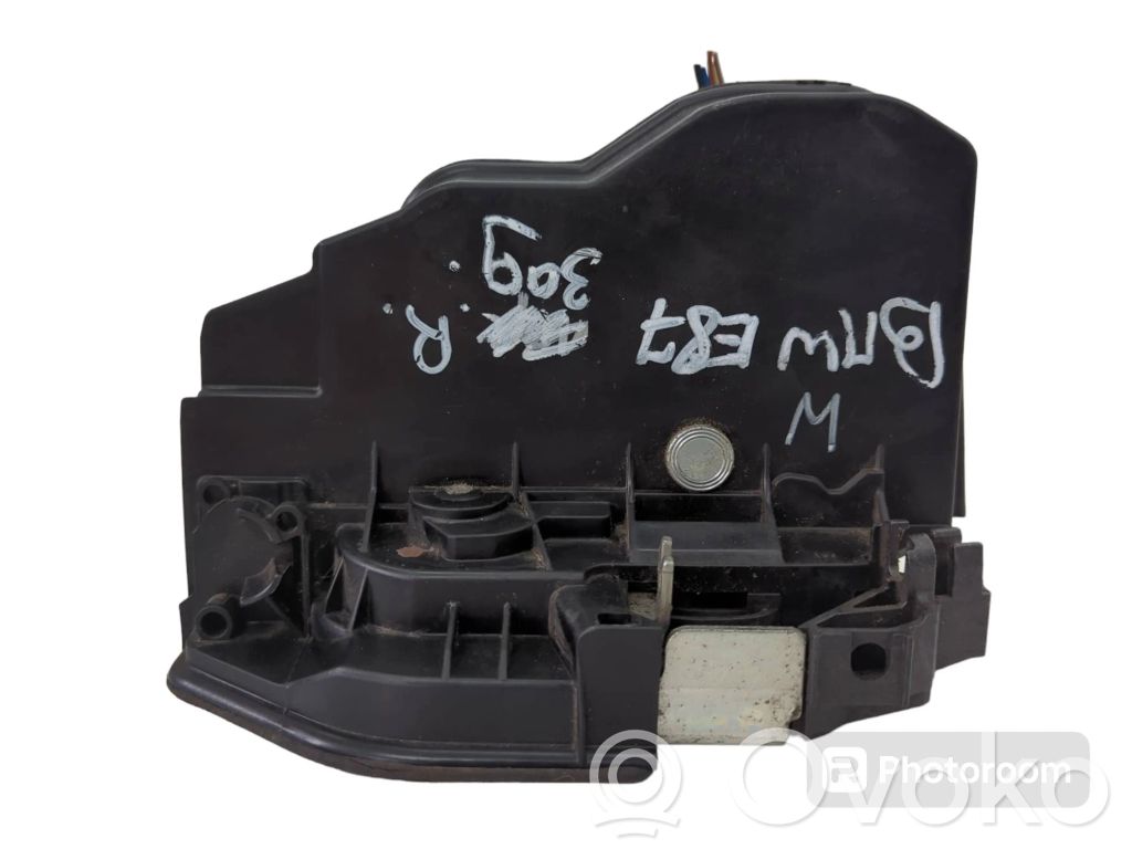 Rear door lock   7167070