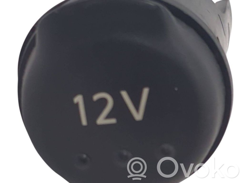 Nissan Qashqai 12V Steckdose vorne 