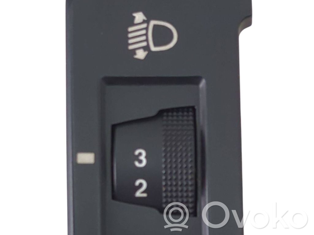 Hyundai i30 Headlight level height control switch 
