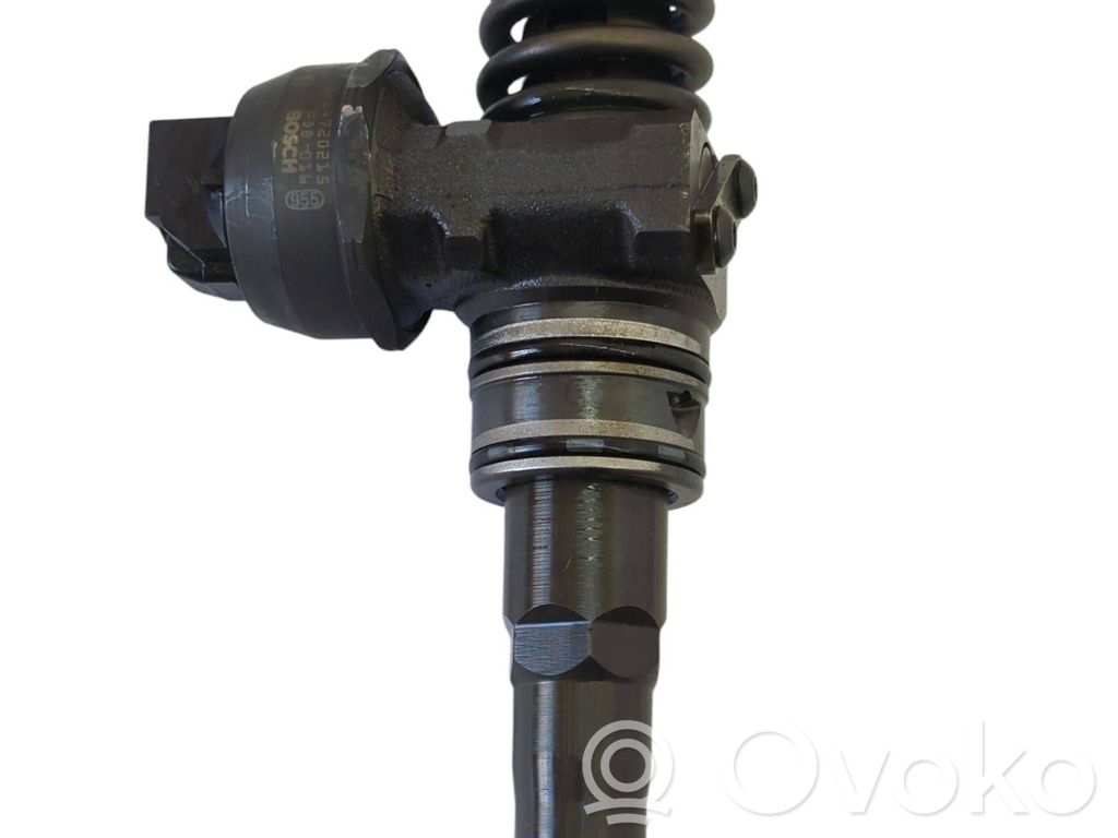 Volkswagen Golf V Fuel injector 