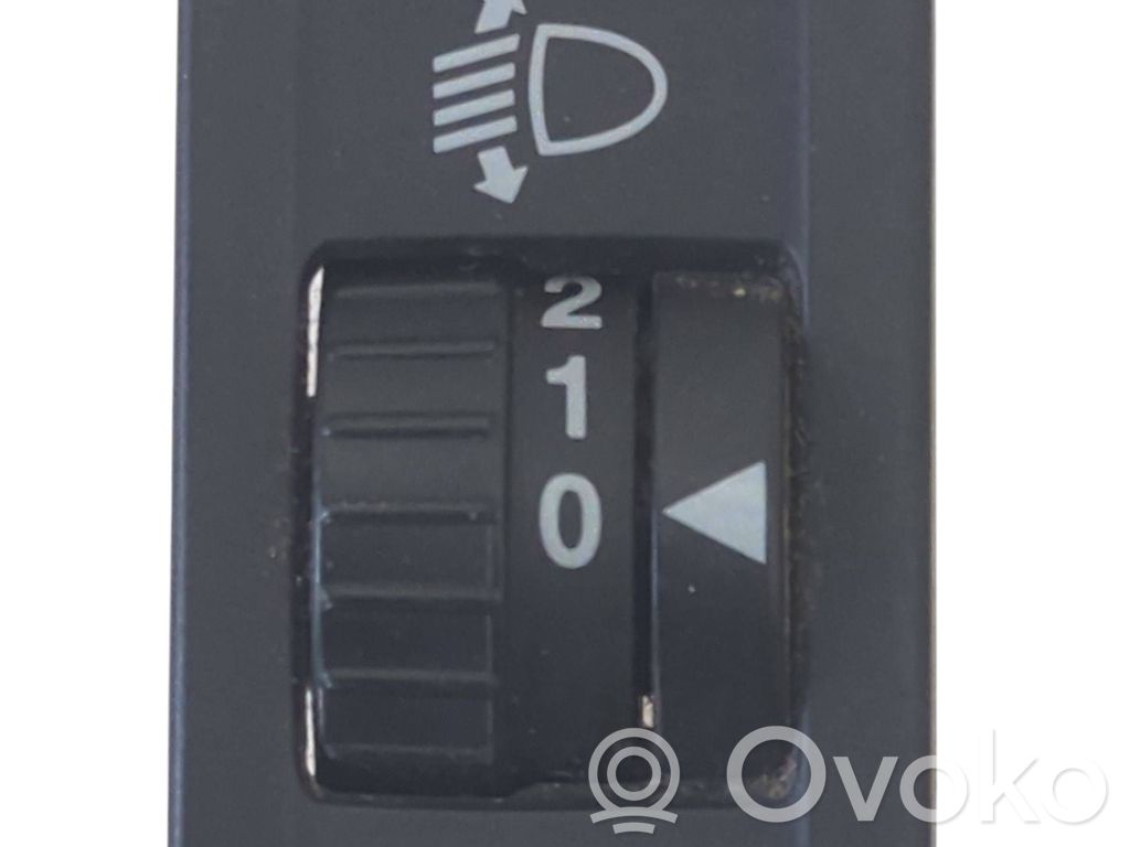 Headlight level height control switch   R2346