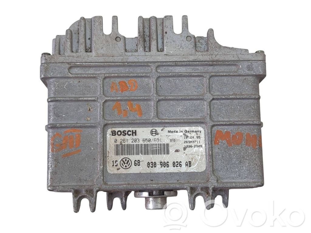 Volkswagen Golf III Engine control unit/module 