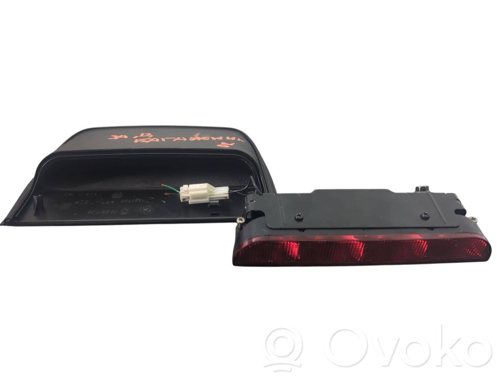 Mitsubishi Carisma Third/center stoplight 