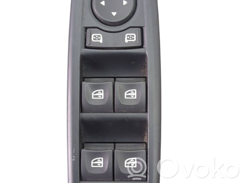 Renault Megane III Electric window control switch 