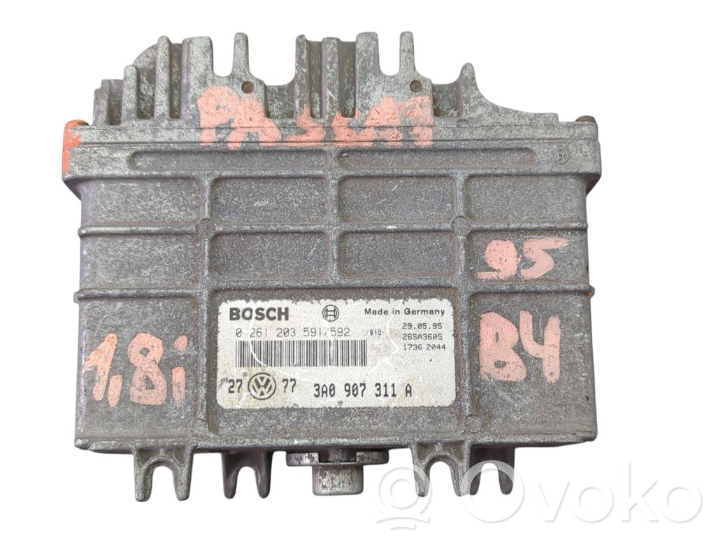Volkswagen PASSAT B4 Engine control unit/module 