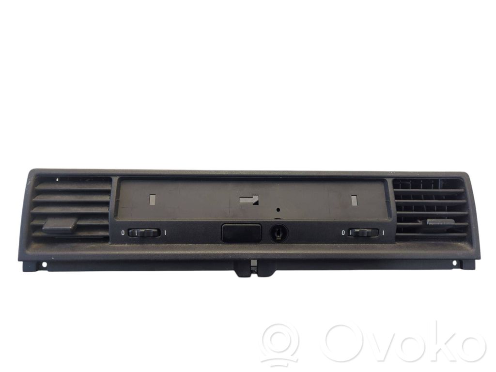 BMW 3 E36 Centrinės oro grotelės 