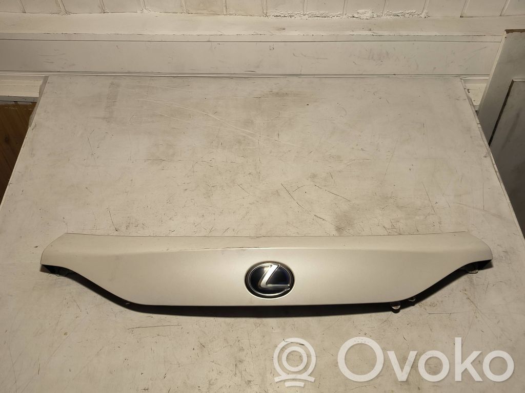 Lexus CT 200H Trunk door license plate light bar 