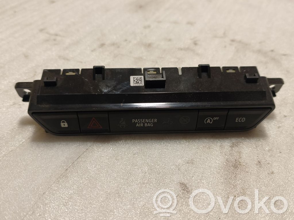 Dacia Sandero III Hazard light switch 