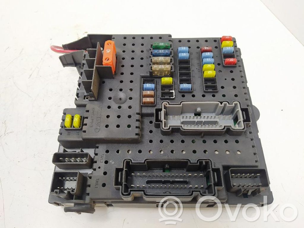 Módulo de fusible   8676391