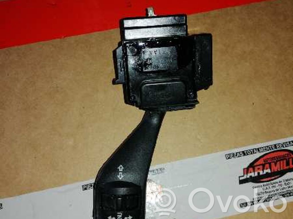 Suuntavilkun vipu   4M5T13335BD