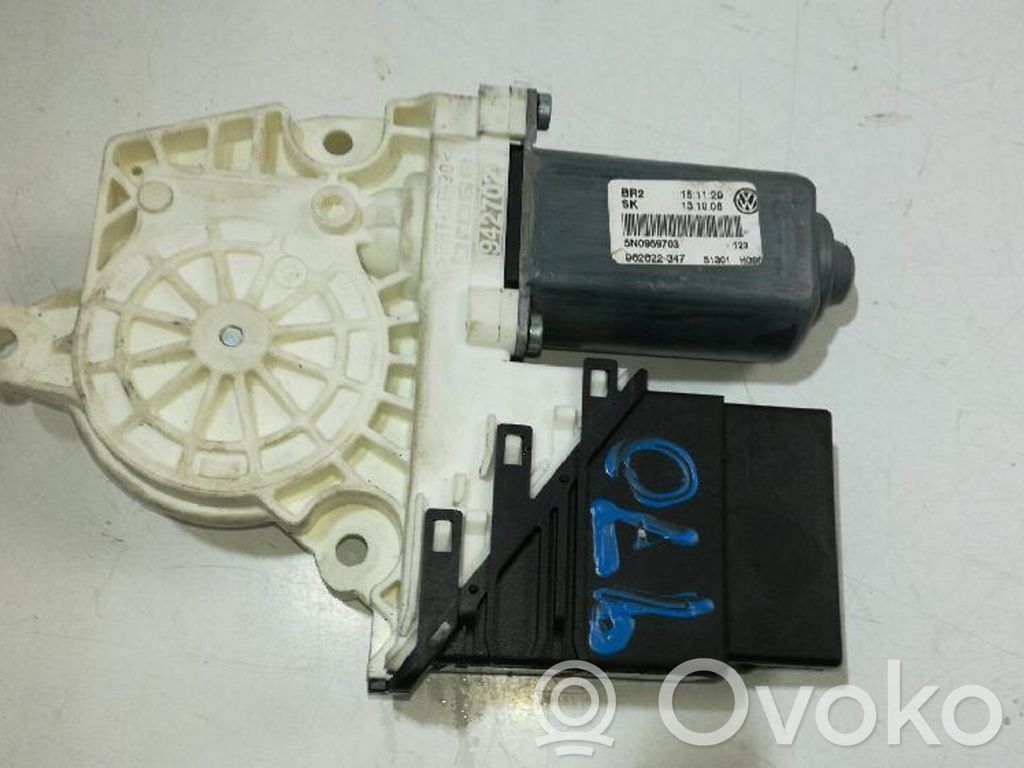 Volkswagen Tiguan Silniczek podnoszenia szyby drzwi tylnych 