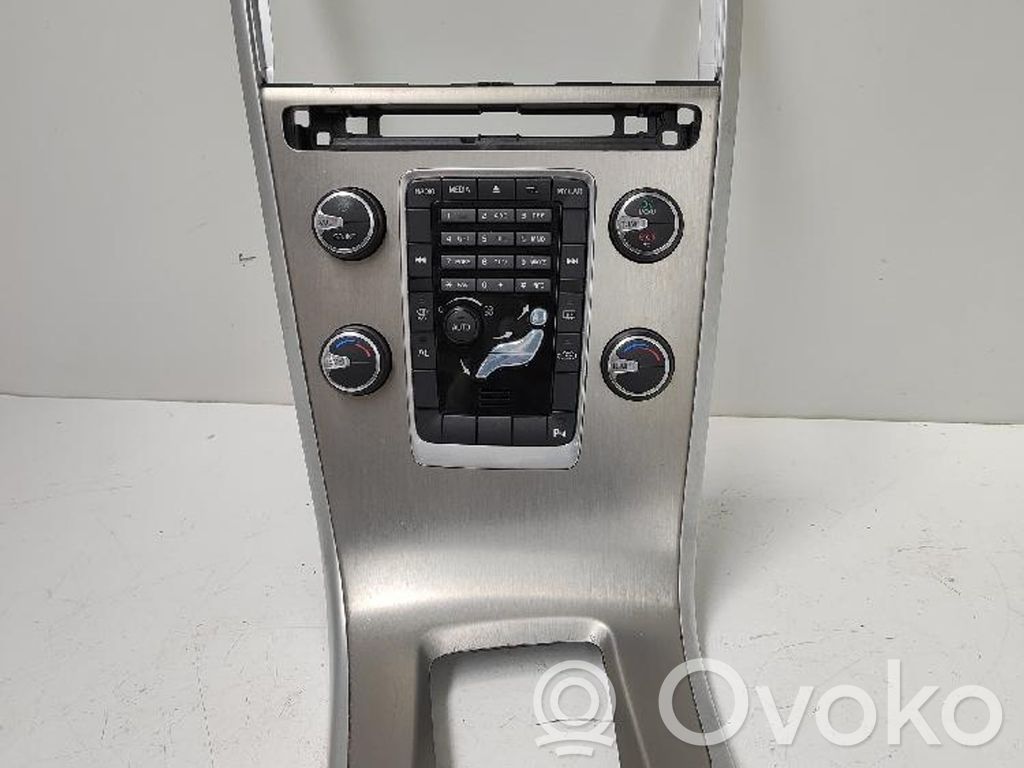 Climate control unit   1302415