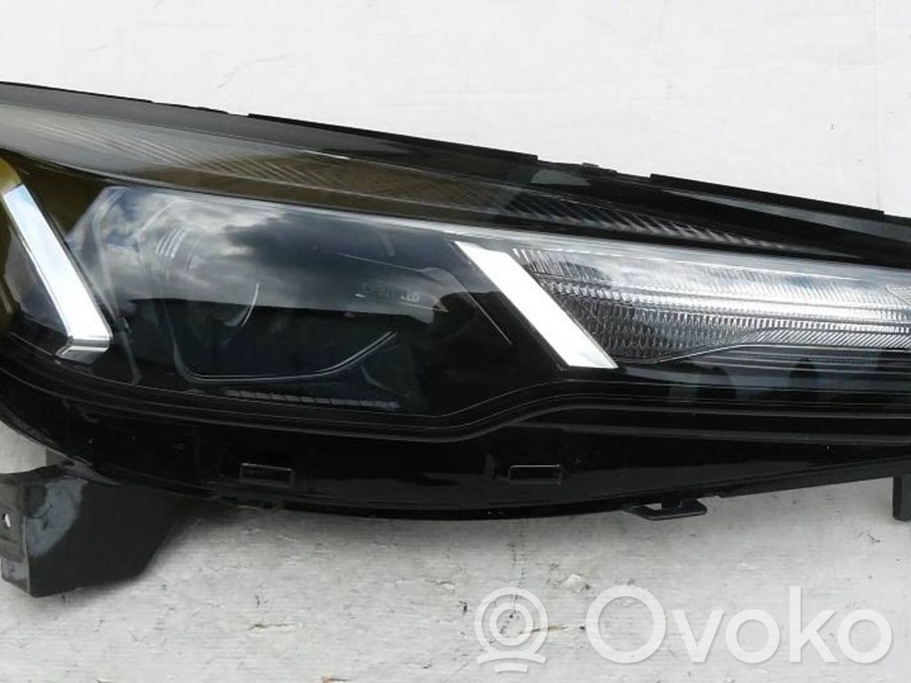 Volkswagen PASSAT B8 Lampa przednia 