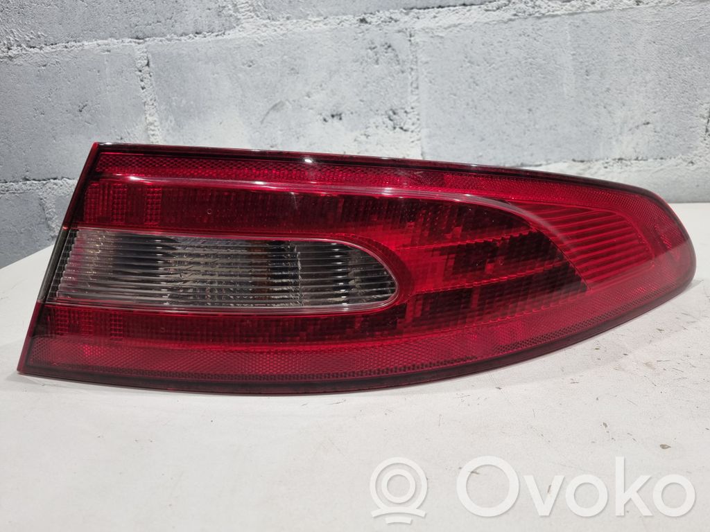 Rear/tail lights   8X2313404BD