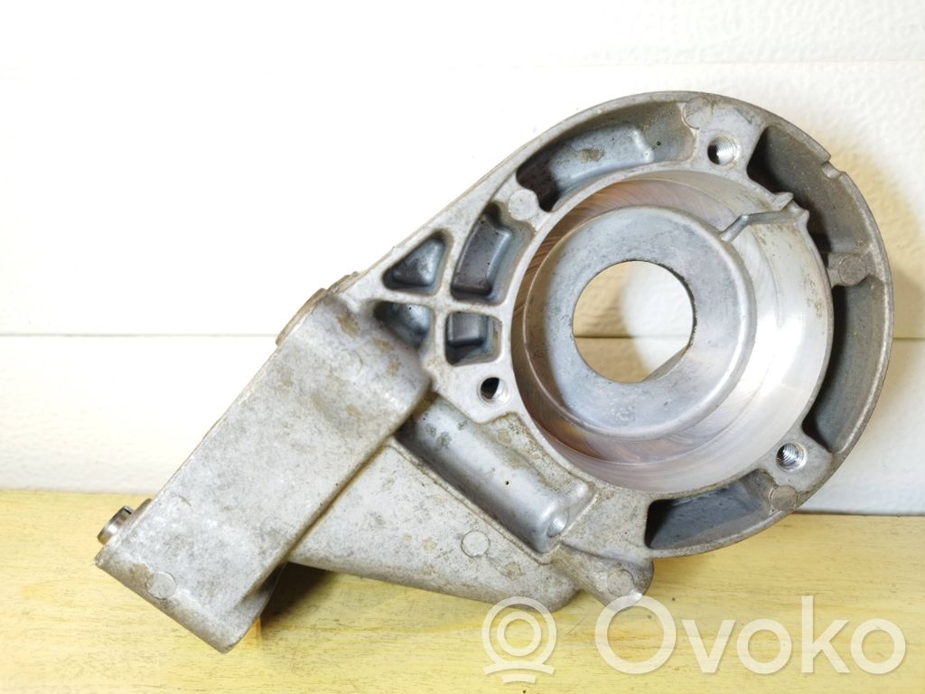 Chrysler PT Cruiser Engine mounting bracket 