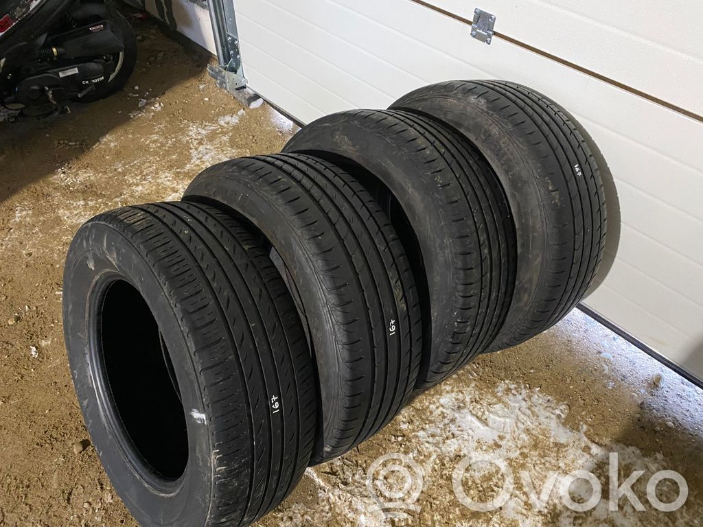 Volkswagen Tiguan Opony letnie R16 