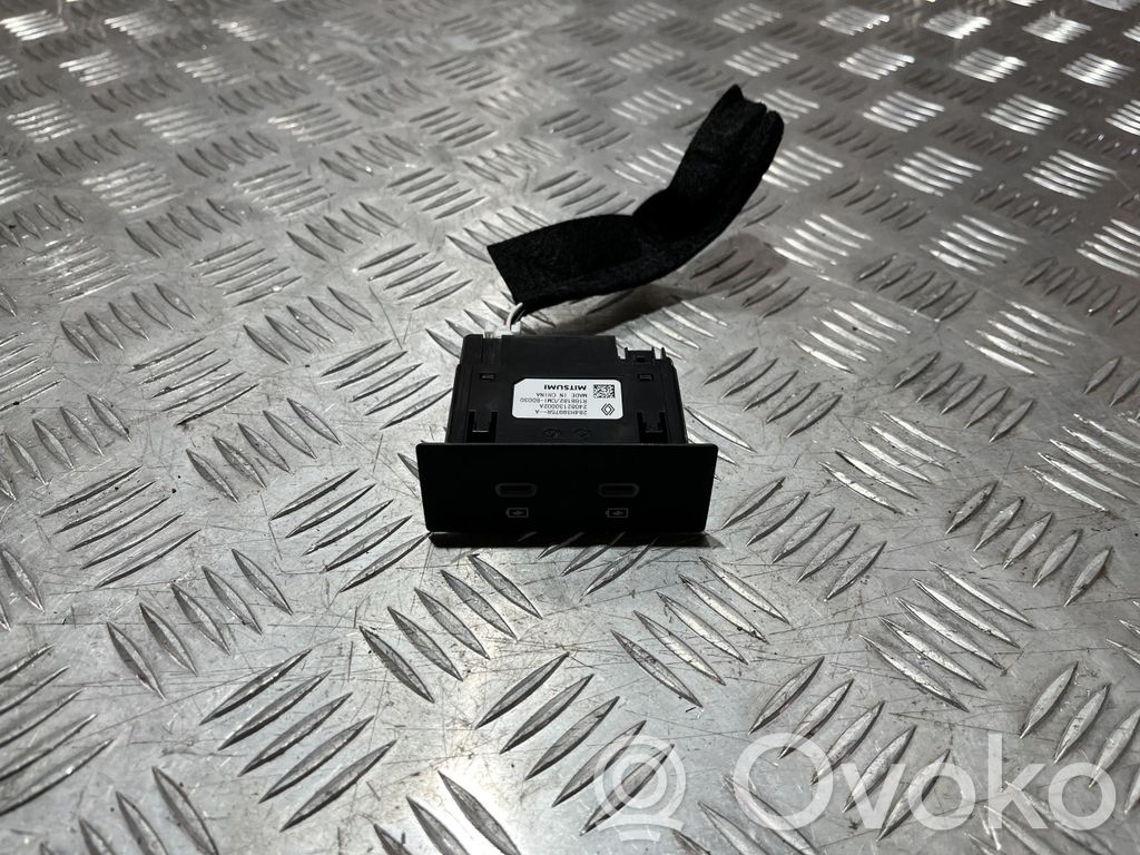 Renault Symbioz Enchufe conector USB 