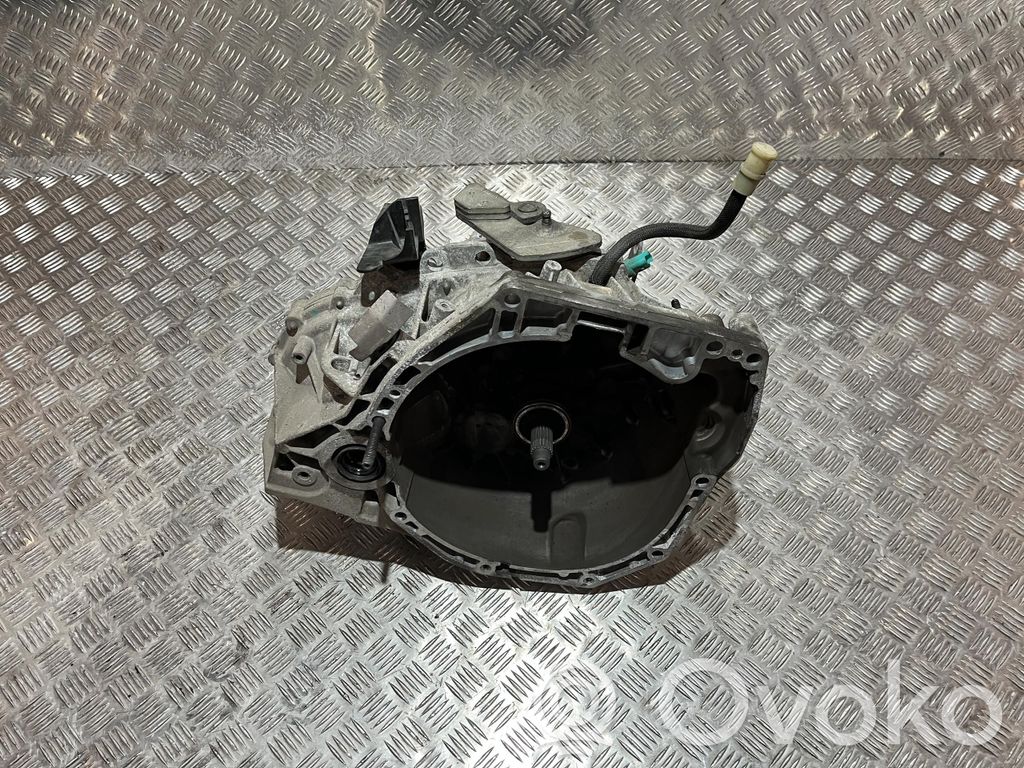 Dacia Duster Caja de cambios manual de 5 velocidades 