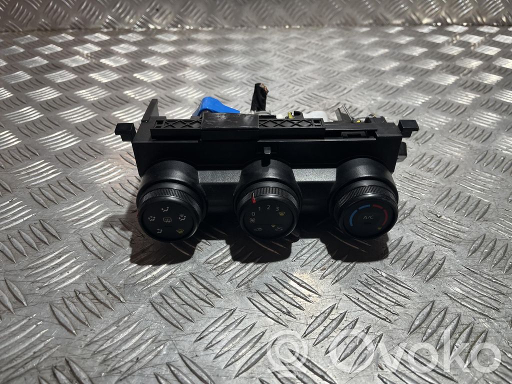 Dacia Duster II Climate control unit 