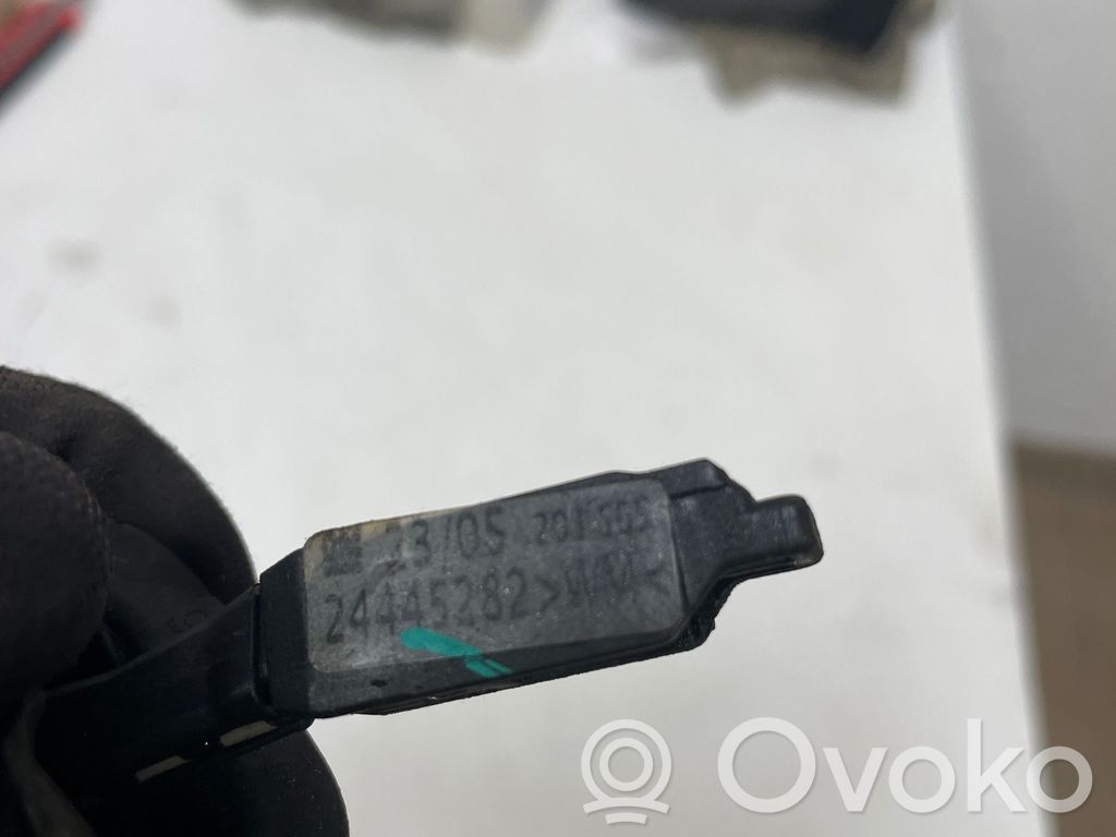 Opel Zafira B Autres commutateurs / boutons / leviers 