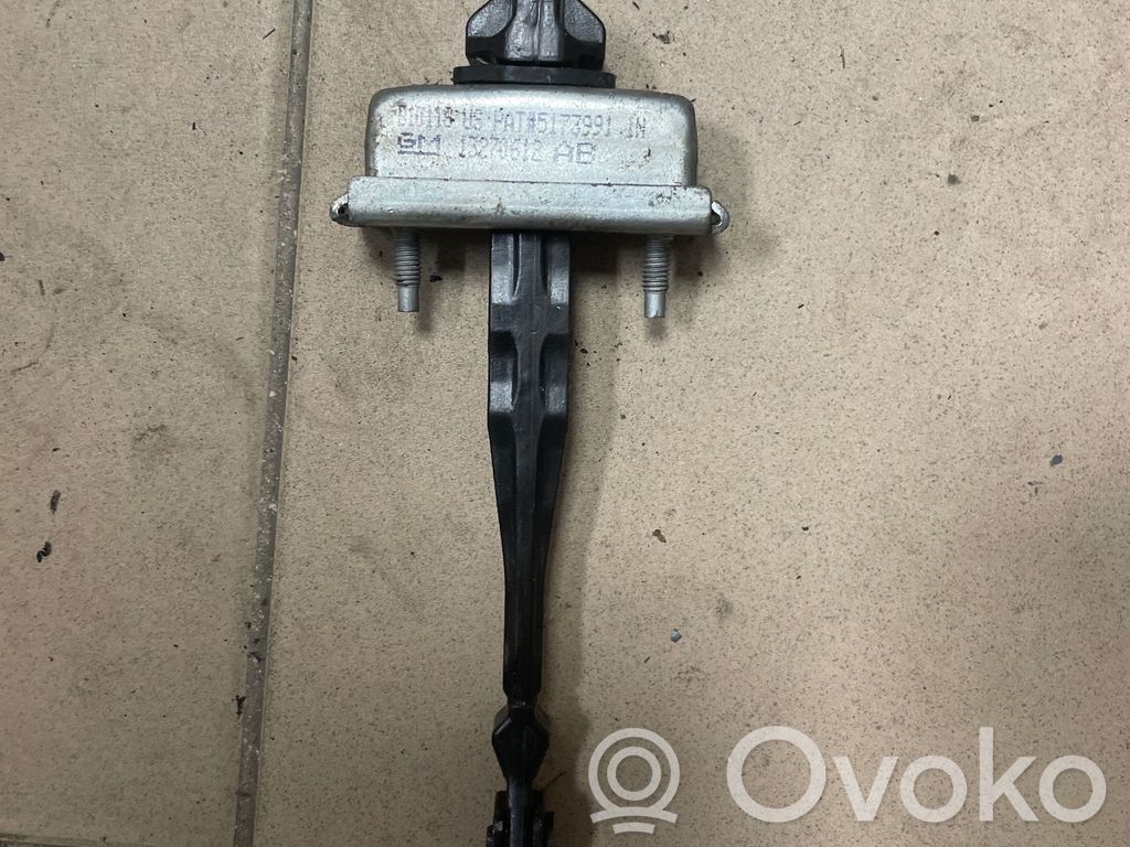 Opel Astra J Tope freno de puerta trasera 