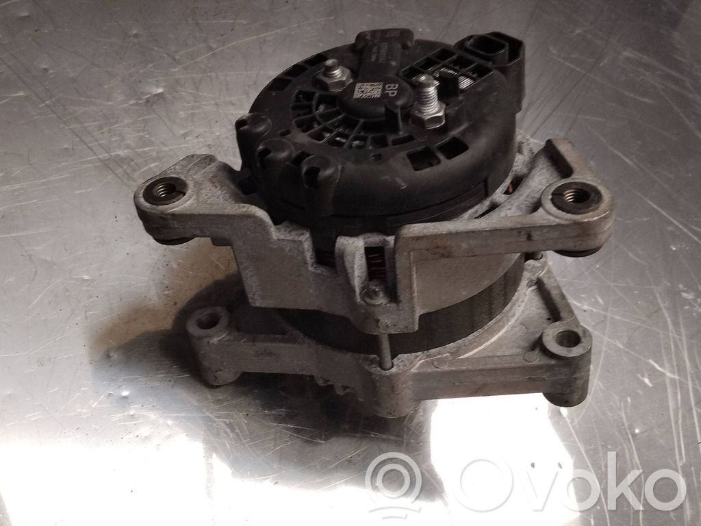 Opel Astra J Alternator 