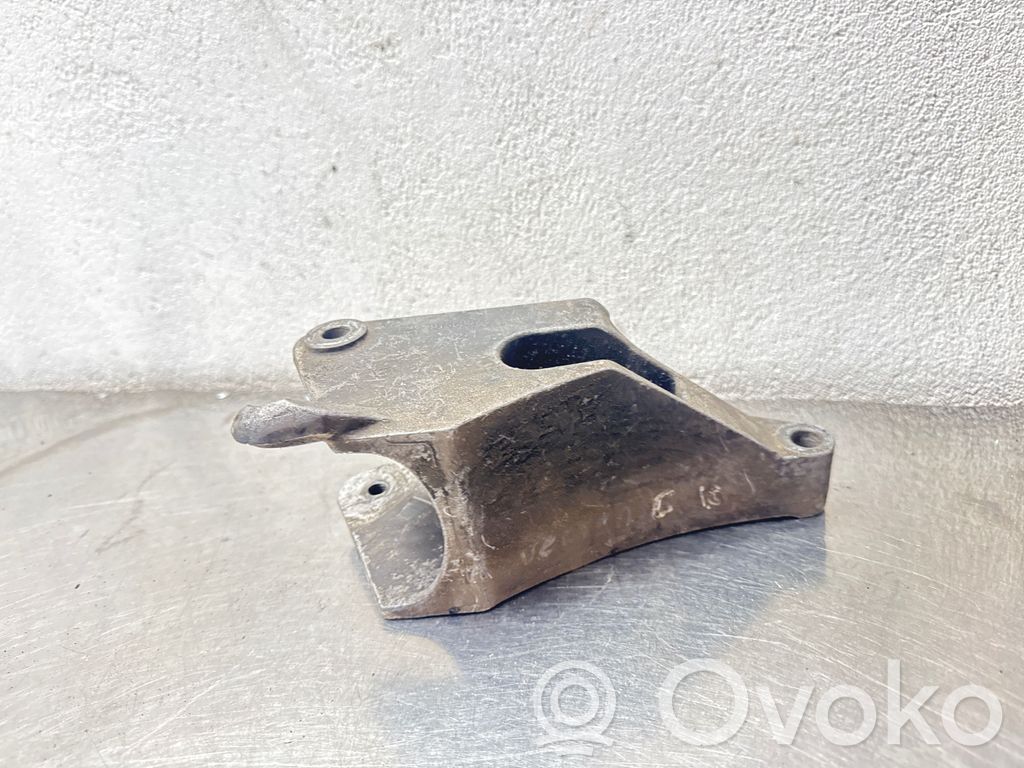 Opel Vectra C Engine mounting bracket 