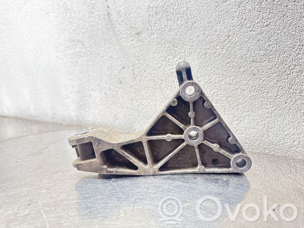 Opel Astra H Engine mounting bracket 