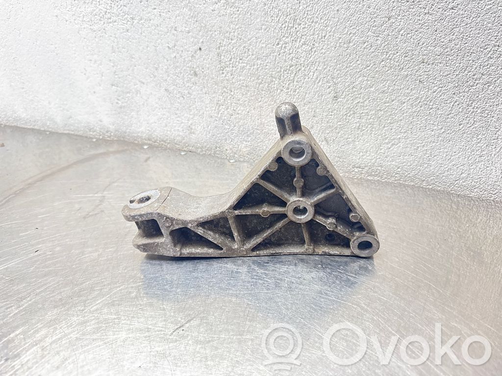 Opel Meriva B Engine mounting bracket 