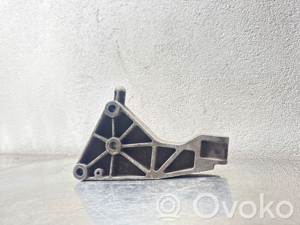 Opel Astra H Engine mounting bracket 