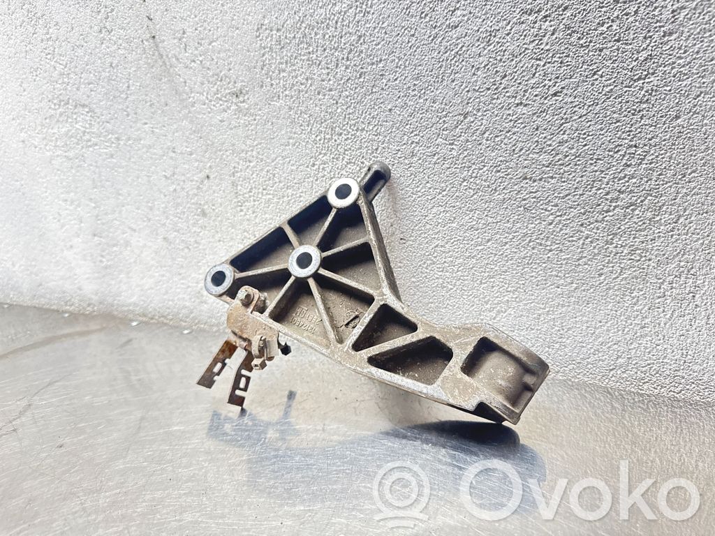 Engine mounting bracket   13174501