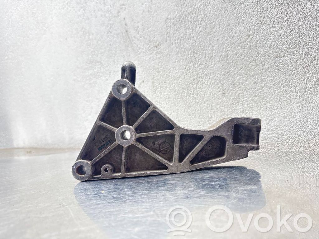 Opel Astra H Engine mounting bracket 