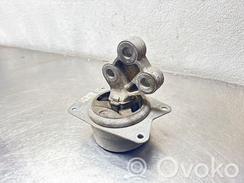 Opel Insignia A Engine mount bracket 