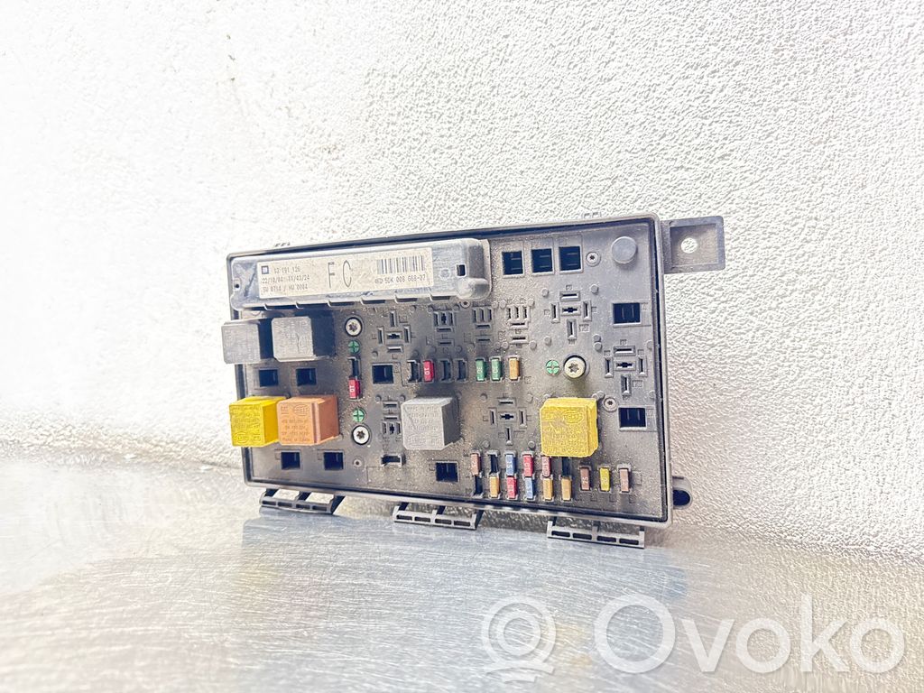 Opel Astra H Módulo de fusible 
