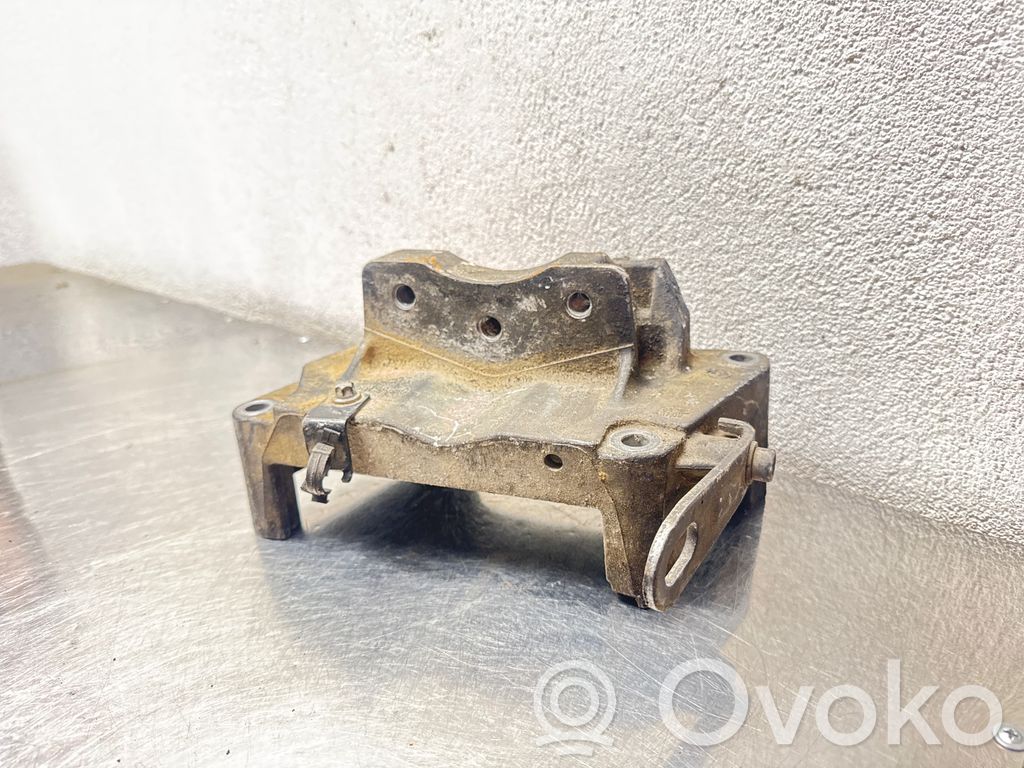 Opel Corsa D Engine mounting bracket 