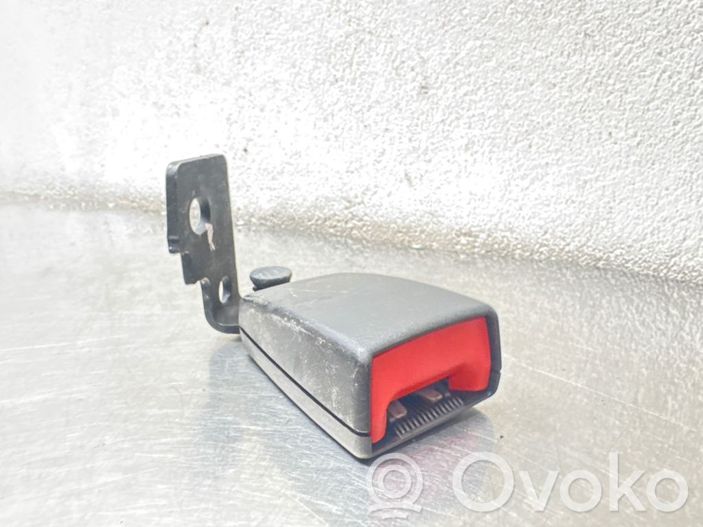Opel Corsa D Klamra tylnego pasa bezpieczeństwa 