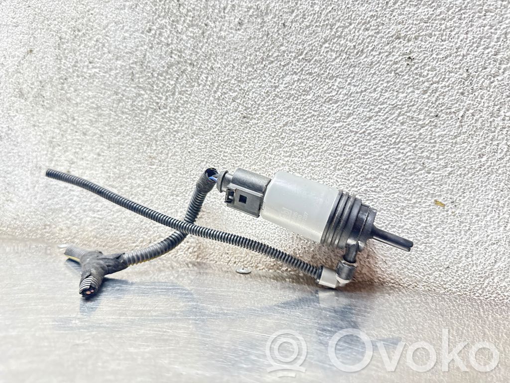 Opel Insignia A Windscreen/windshield washer pump 