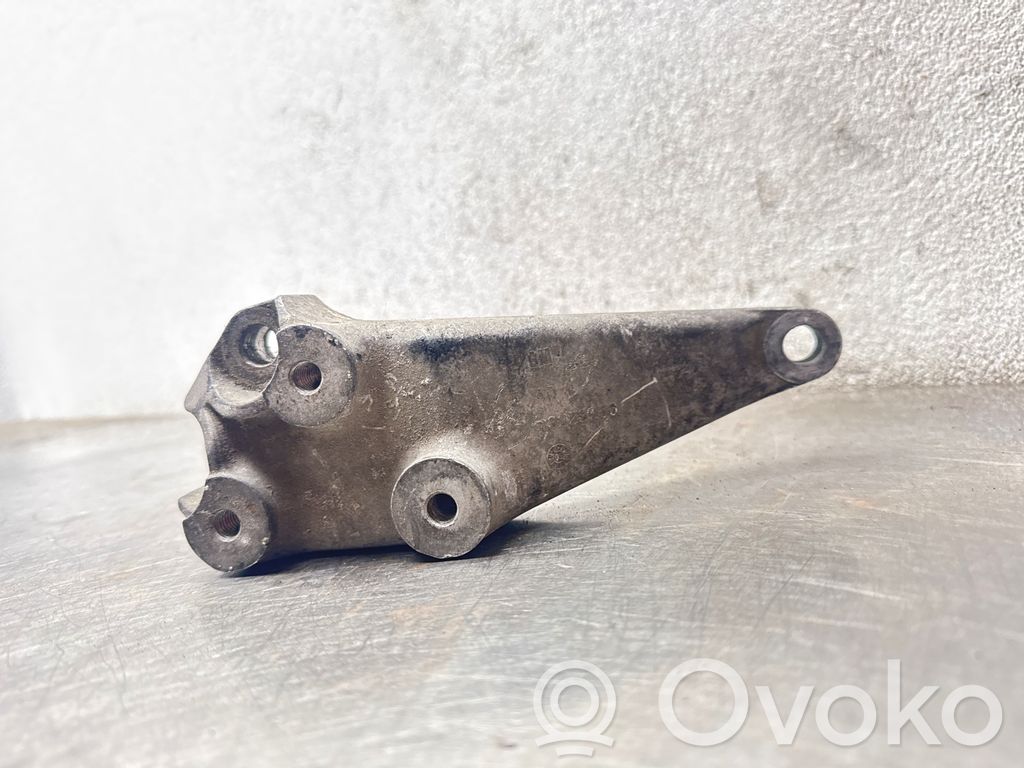 Engine mounting bracket   13228256