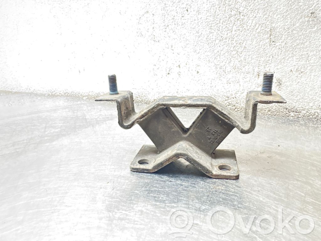 Opel Omega B1 Engine mount bracket 