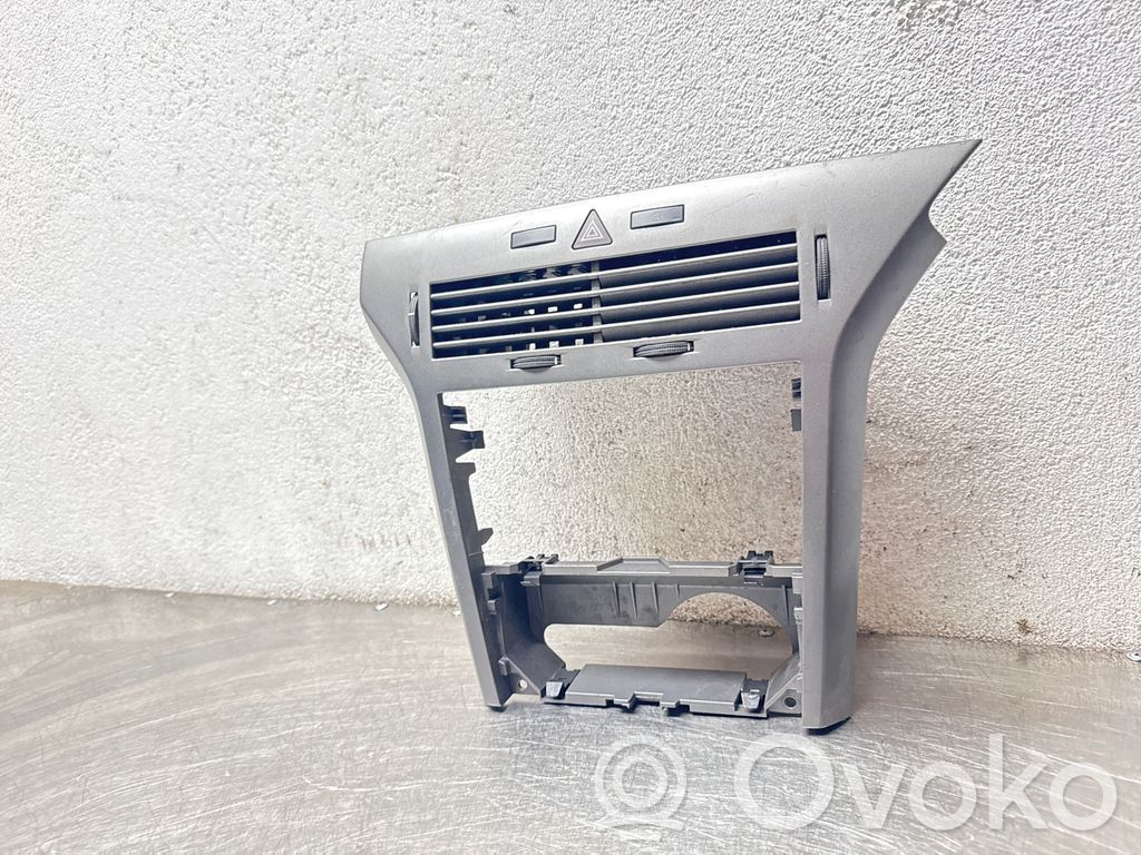 Opel Astra H Ramka deski rozdzielczej 