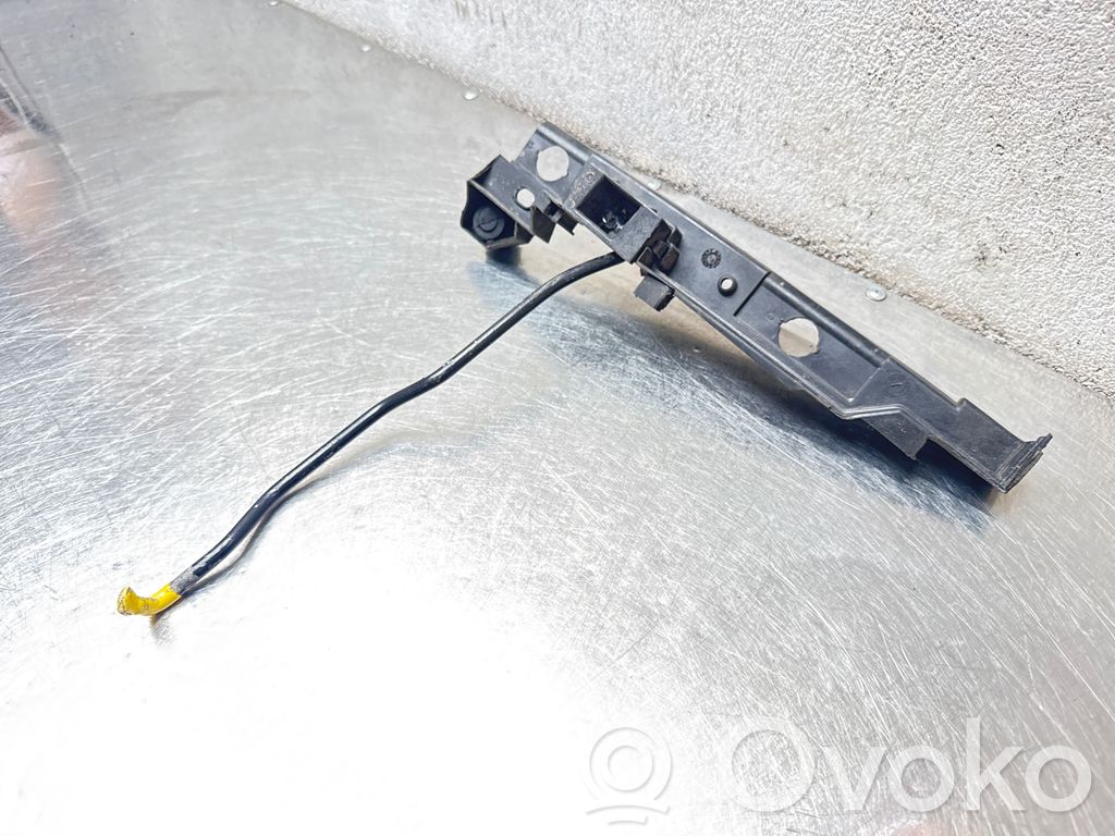 Opel Corsa D Uchwyt / Mocowanie błotnika przedniego 