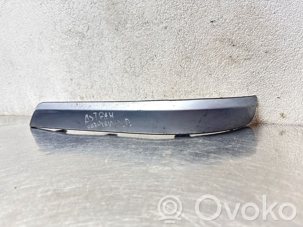 Opel Astra H Moldura embellecedora de la barra del amortiguador trasero 