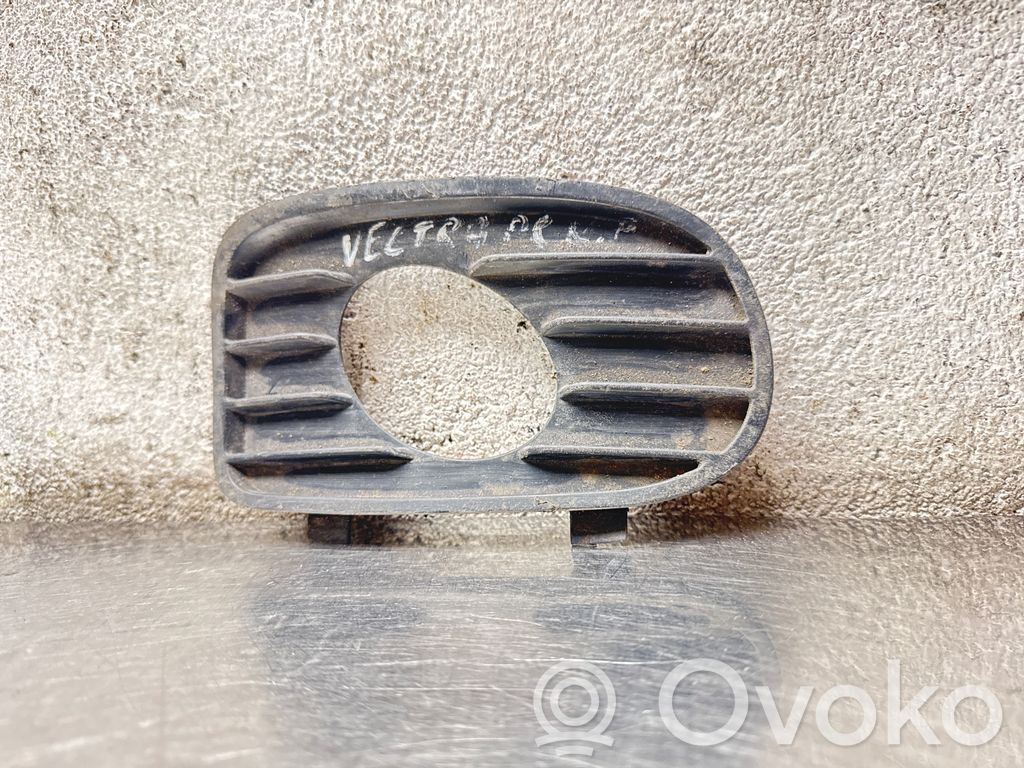Opel Vectra B Etusumuvalon ritilä 