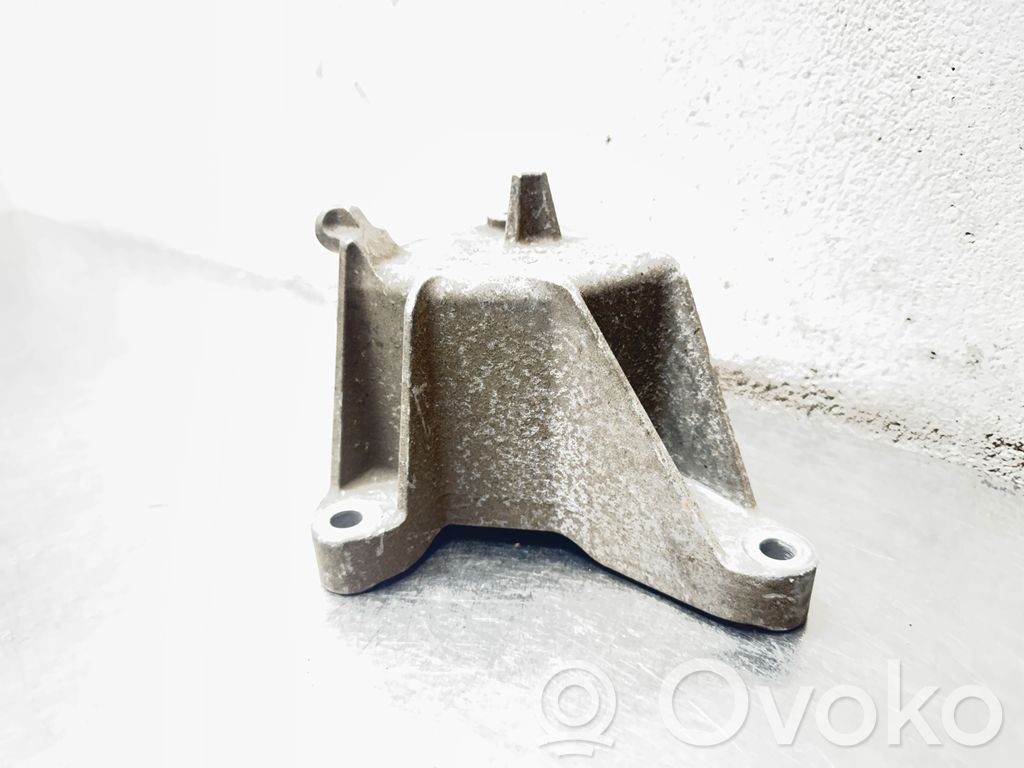Engine mounting bracket   13228288
