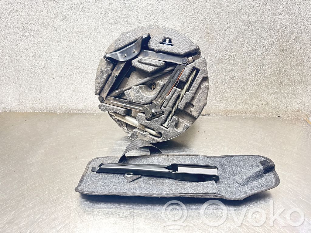 Tool set   13327305